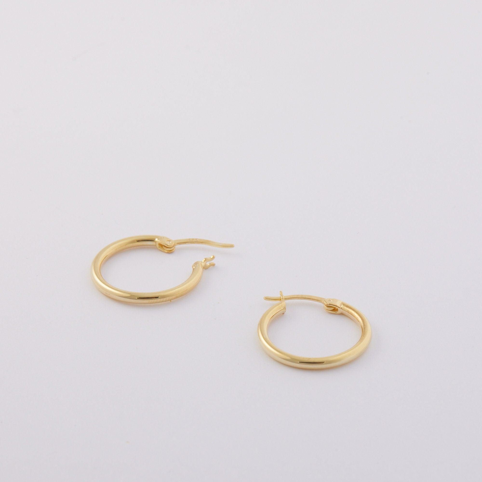 Minimalist Hoop Earring - 18K Gold Vermeil - Glamour Jewelry House
