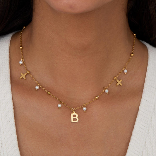 Close detail of the Initial Necklace with Pearls in Gold-Plated Steel with Freshwater Pearl. Safe for sensitive skin.