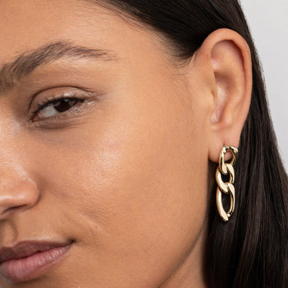 The Gold Chain Link Drop Earrings styled in Gold-Plated Steel — elegant everyday jewelry. Hypoallergenic for sensitive ears.