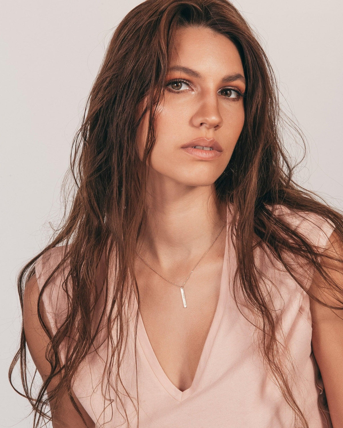 The Bar Name Necklace styled in 18K Gold Vermeil — elegant everyday jewelry. Hypoallergenic, no green marks.