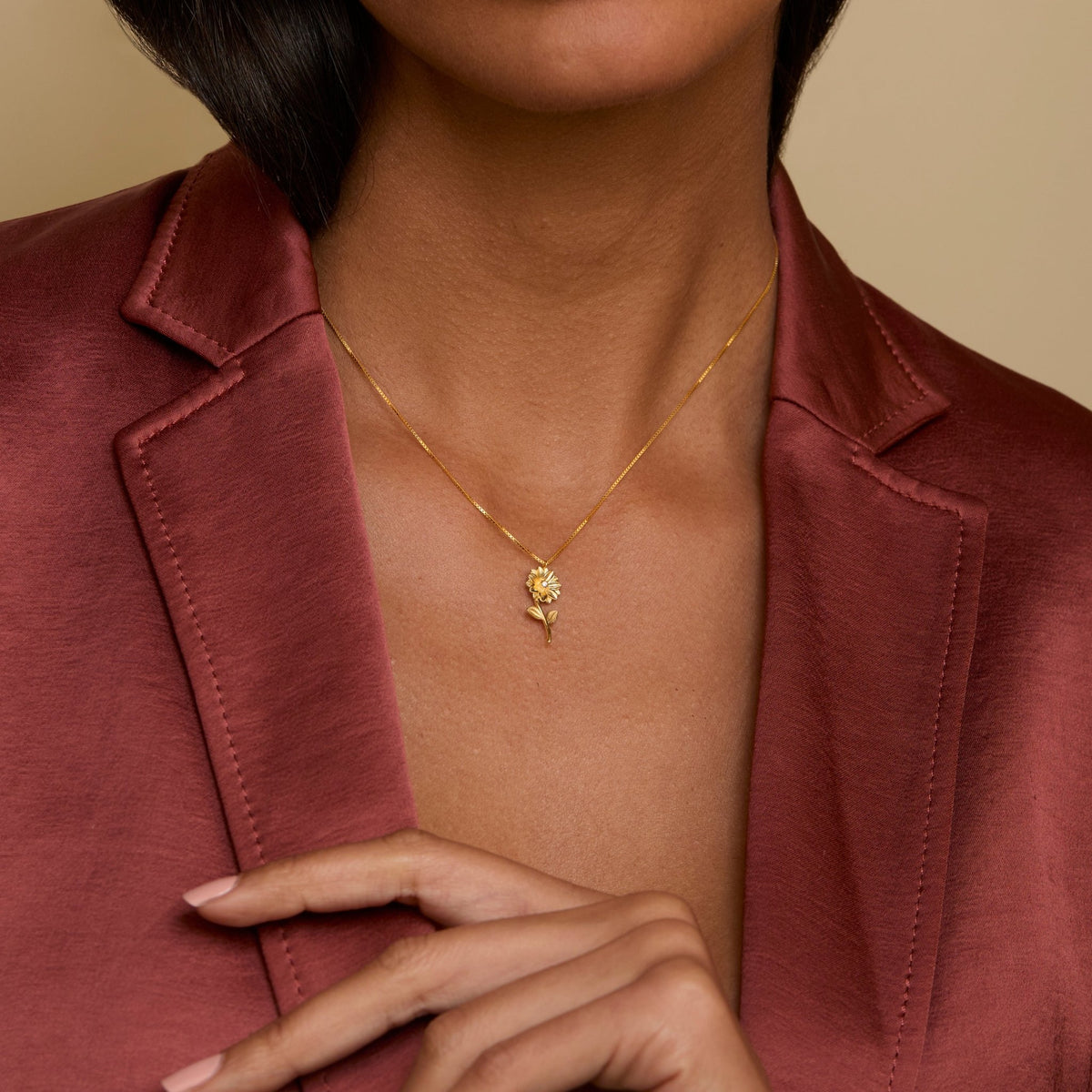 The Birth Flower Necklace as a wedding gift in 18K Gold Vermeil. Safe for sensitive skin, made for keeping.