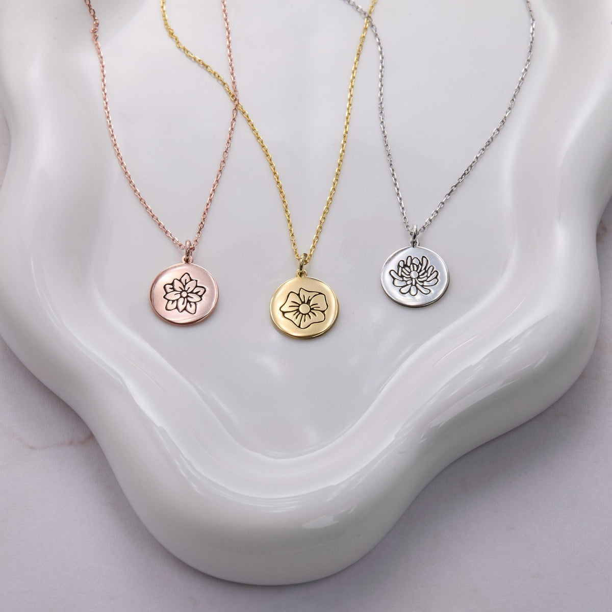 Birth Flower Necklace as a thoughtful birthday gift in 18K Gold Vermeil. Hypoallergenic, no green marks.