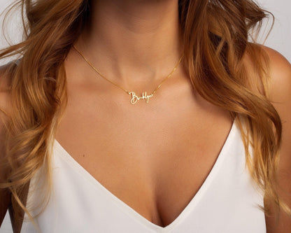 Box Chain Name Necklace as a thoughtful birthday gift in 18K Gold Vermeil. Hypoallergenic, no green marks.