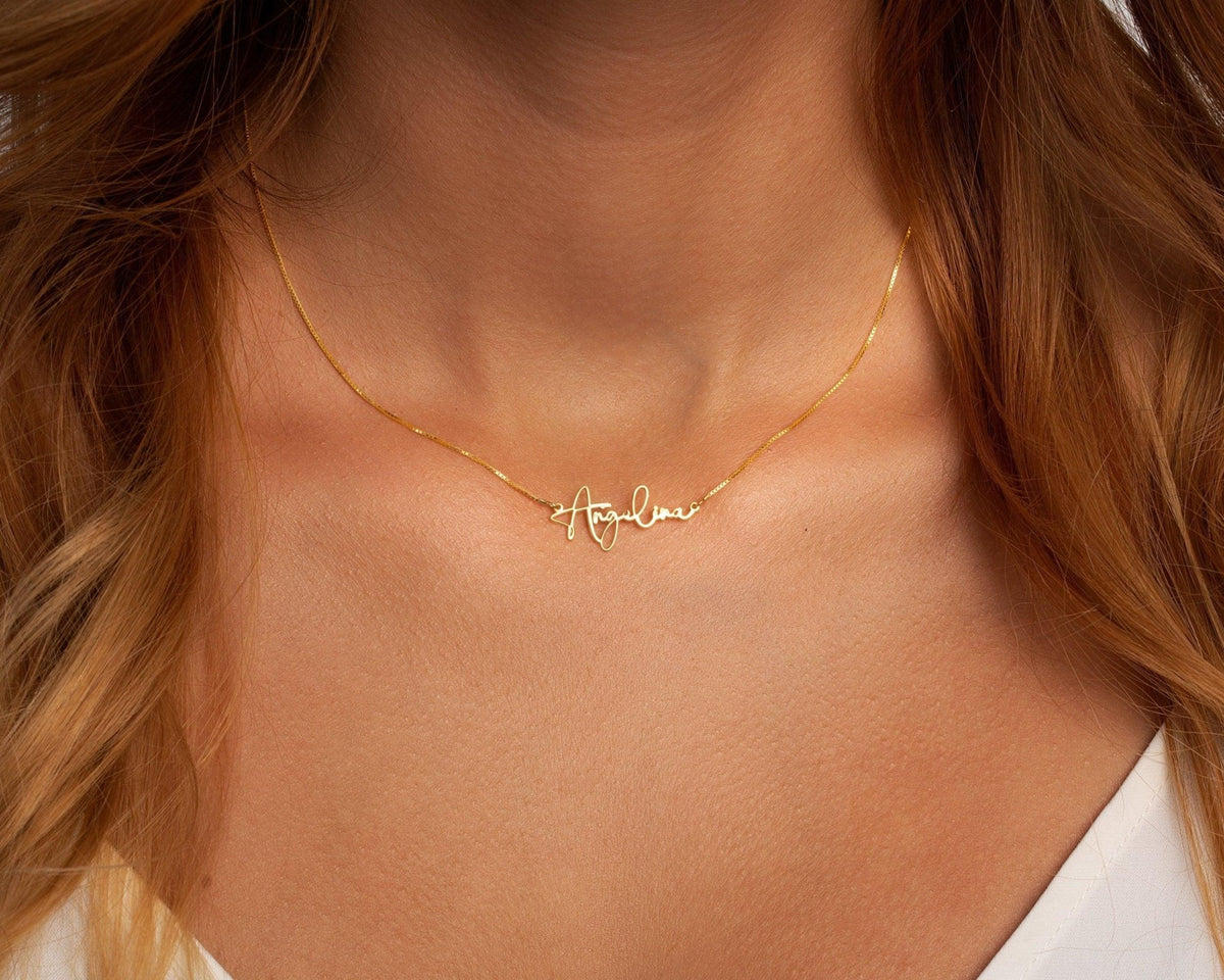 The Box Chain Name Necklace as an anniversary gift in 18K Gold Vermeil. Safe for sensitive skin, made for keeping.