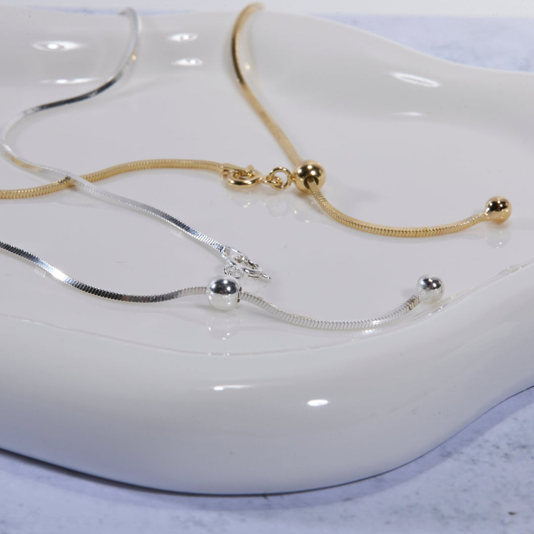 The Box Chain Necklace worn in 18K Gold Vermeil — refined accessory for women. Hypoallergenic, no green marks.