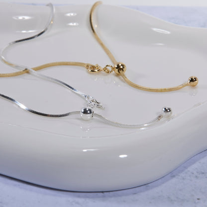 The Box Chain Necklace worn in 18K Gold Vermeil — refined accessory for women. Hypoallergenic, no green marks.