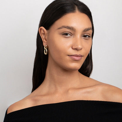 The Chunky Link Drop Earrings styled in Gold-Plated Steel — elegant everyday jewelry. Hypoallergenic for sensitive ears.