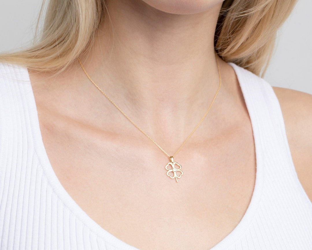 The Clover Heart Gold Necklace styled in 18K Gold Vermeil — elegant everyday jewelry. Hypoallergenic, no green marks.