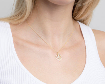 The Clover Heart Gold Necklace styled in 18K Gold Vermeil — elegant everyday jewelry. Hypoallergenic, no green marks.