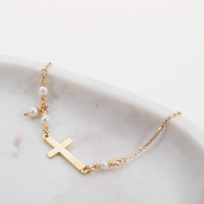 Cross Bracelet with Freshwater Pearls as a thoughtful birthday gift in 18K Gold Vermeil with Freshwater Pearl.