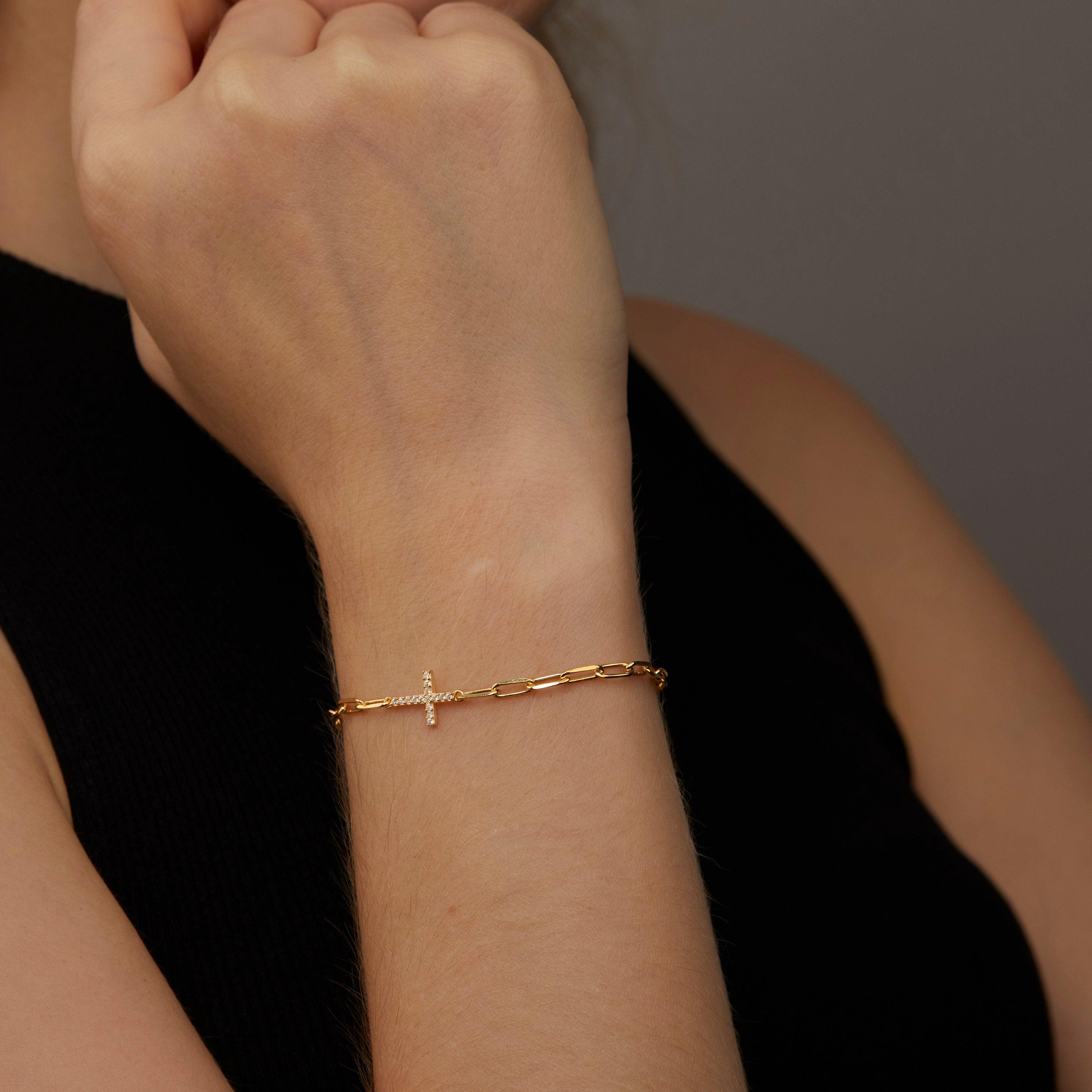 Cross Bracelet with Paperclip Chain as a thoughtful birthday gift in 18K Gold Vermeil. Hypoallergenic, no green marks.