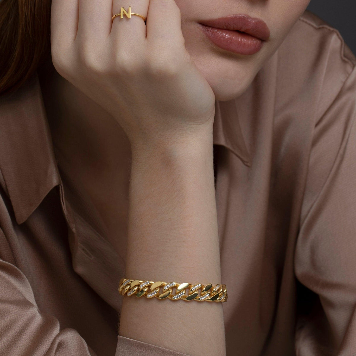 Close detail of the Cuban Link Bracelet in 18K Gold Vermeil with CZ Diamond. Safe for sensitive skin, premium handmade.