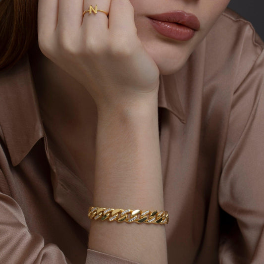 Close detail of the Cuban Link Bracelet in 18K Gold Vermeil with CZ Diamond. Safe for sensitive skin, premium handmade.