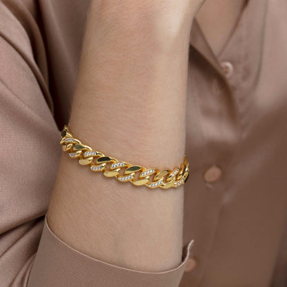 The Cuban Link Bracelet as an anniversary gift in 18K Gold Vermeil. Safe for sensitive skin, made for keeping.