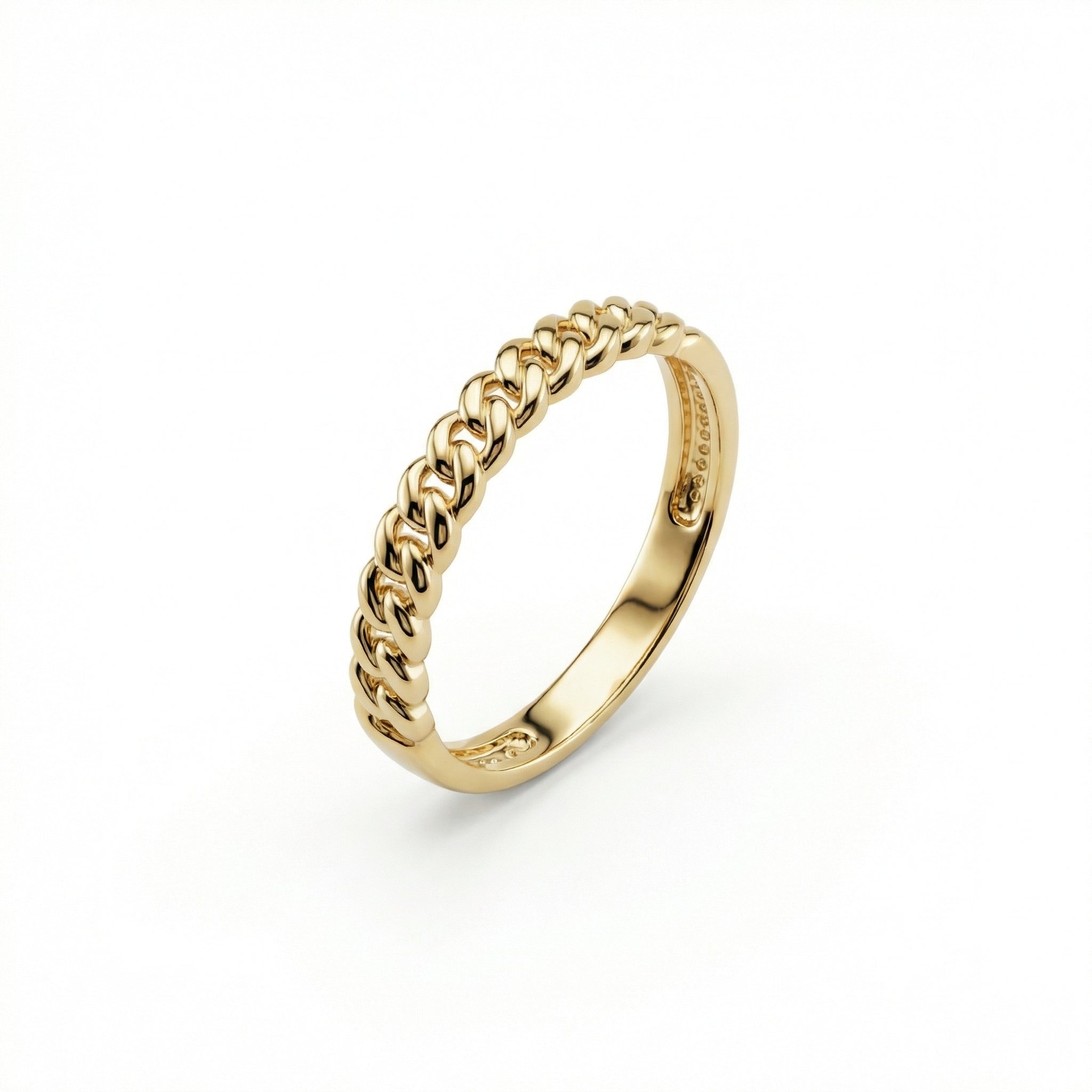 Curb Chain Link Ring in 18K Gold Vermeil. Tarnish-resistant, perfect for daily wear.