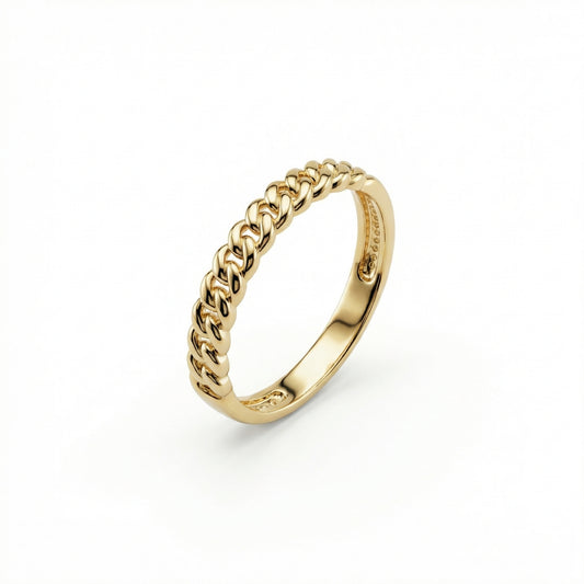 Curb Chain Link Ring in 18K Gold Vermeil. Tarnish-resistant, perfect for daily wear.