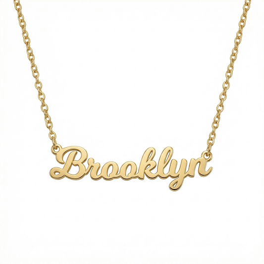 Curved Name Necklace in 18K Gold Vermeil. Tarnish-resistant, perfect for daily wear.
