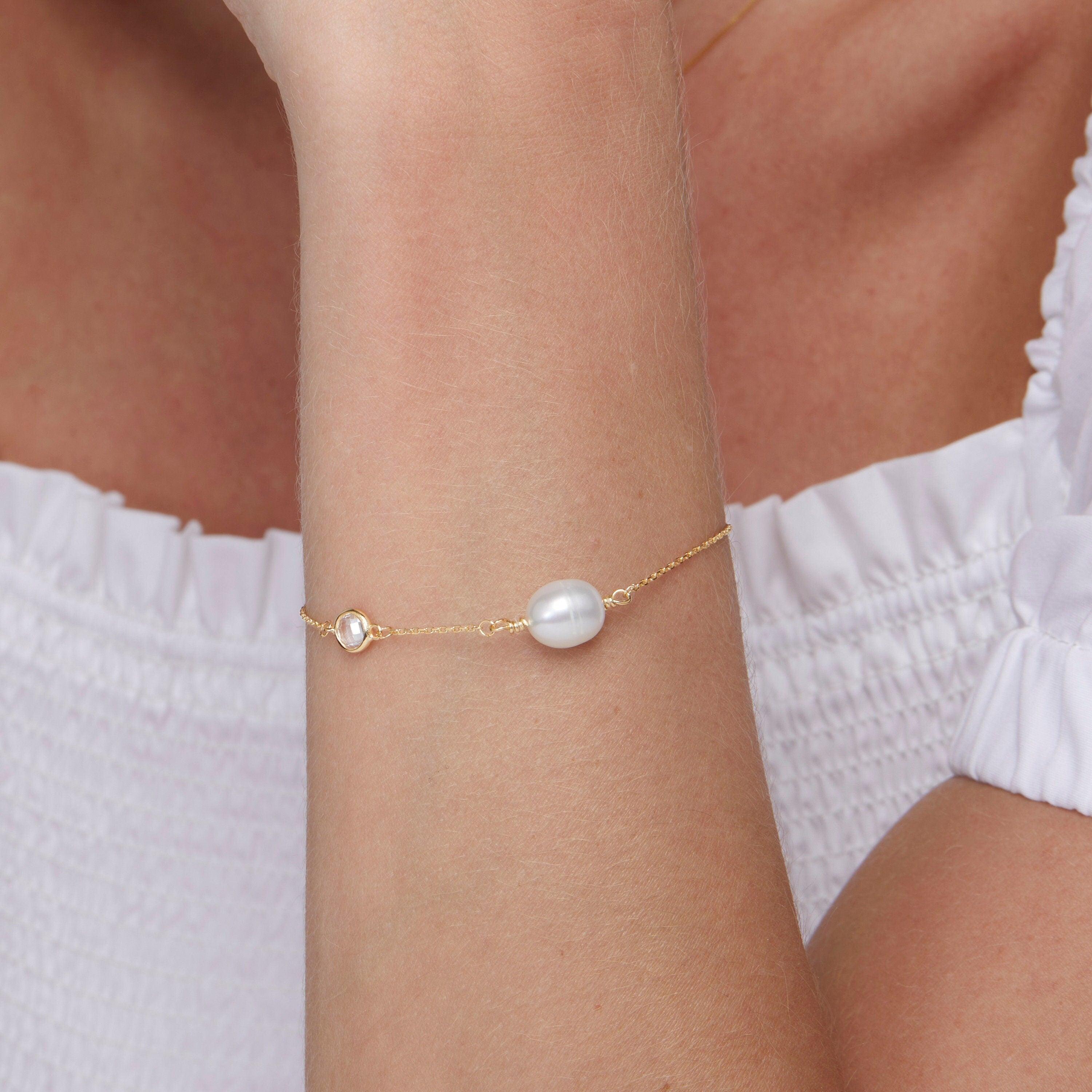 Close detail of the Dainty Freshwater Pearl Charm Bracelet in 18K Gold Vermeil with Freshwater Pearl. Safe for sensitive.