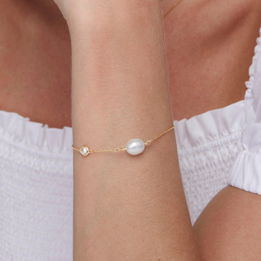Close detail of the Dainty Freshwater Pearl Charm Bracelet in 18K Gold Vermeil with Freshwater Pearl. Safe for sensitive.