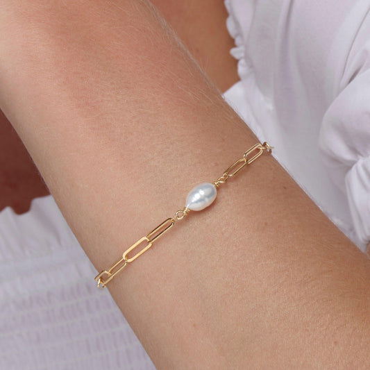 Close detail of the Dainty Pearl Paperclip Chain Bracelet in 18K Gold Vermeil with Freshwater Pearl. Safe for sensitive.