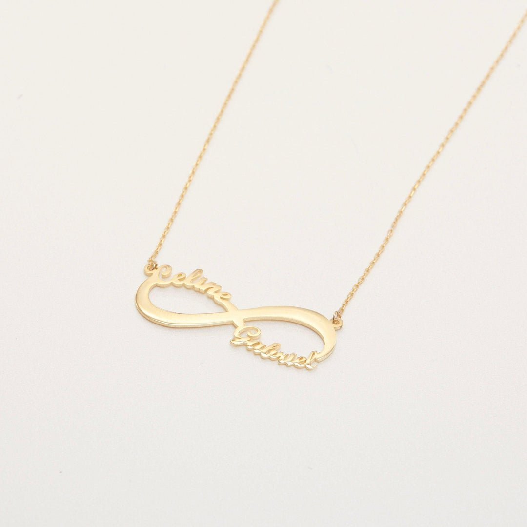 The Double Infinity Name Necklace as a mother's day gift in 18K Gold Vermeil. Safe for sensitive skin, made for keeping.