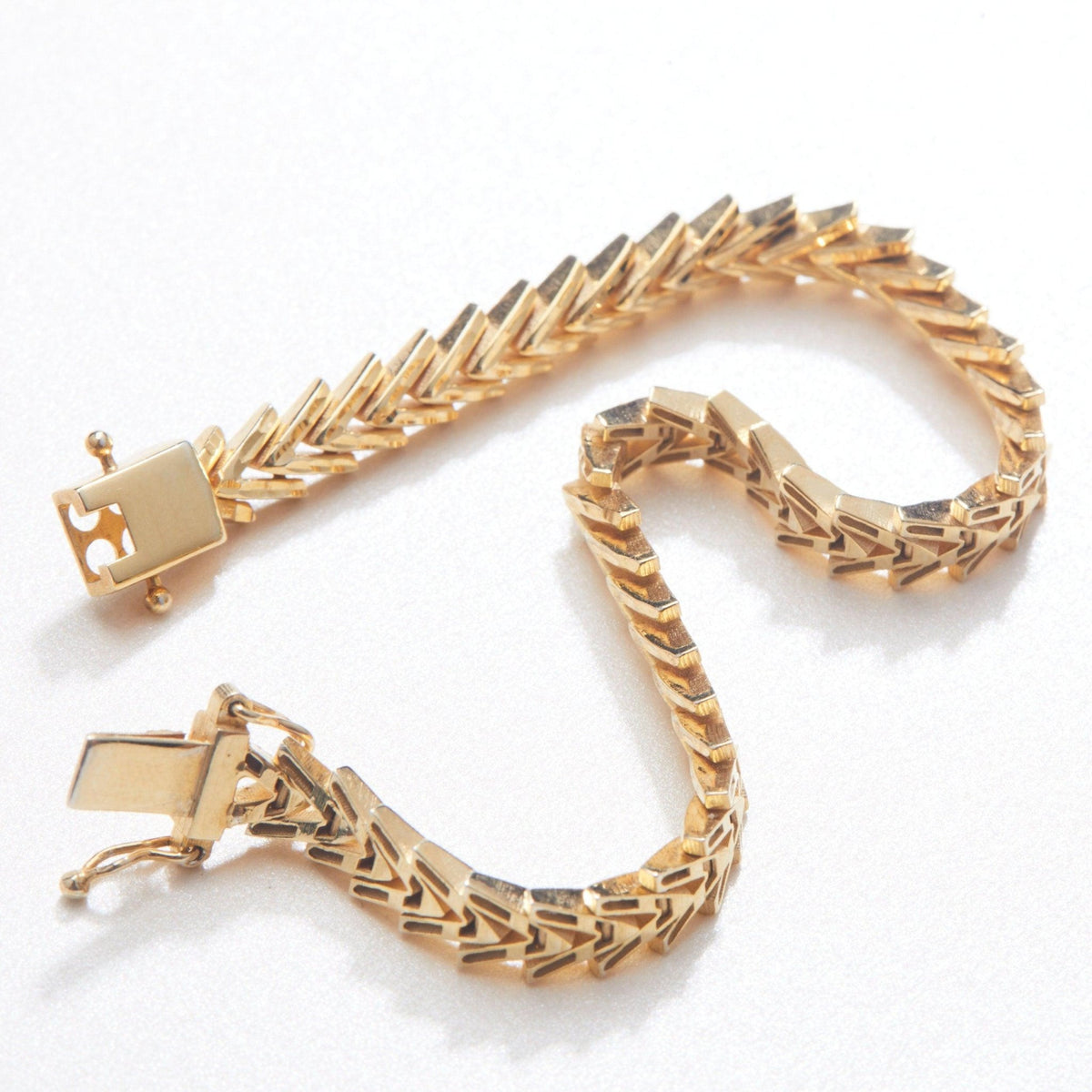 The Foxtail Bracelet as an anniversary gift in 18K Gold Vermeil. Safe for sensitive skin, made for keeping.