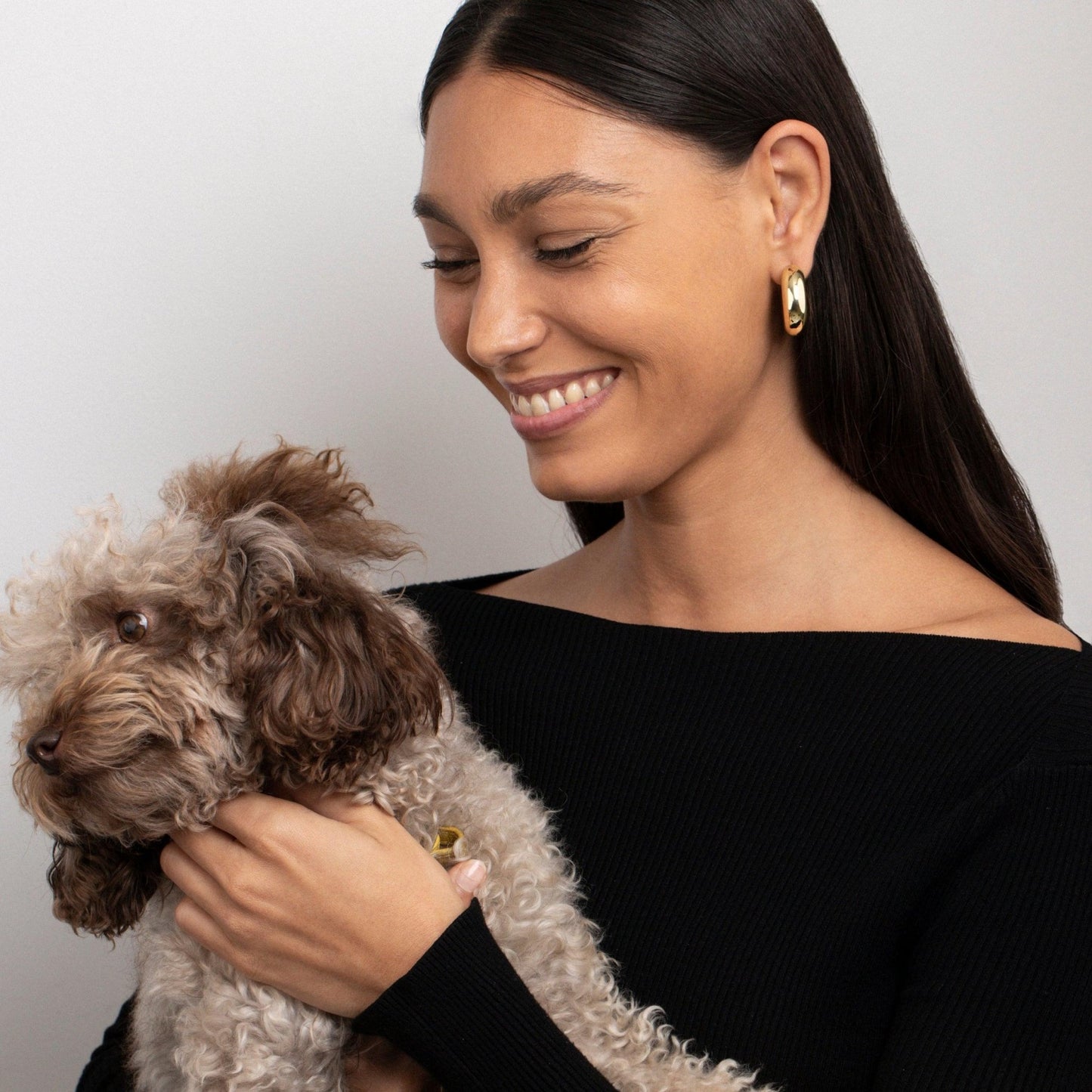 The Hollow Chunky Hoop Earrings styled in Gold-Plated Steel — elegant everyday jewelry. Hypoallergenic for sensitive ears.