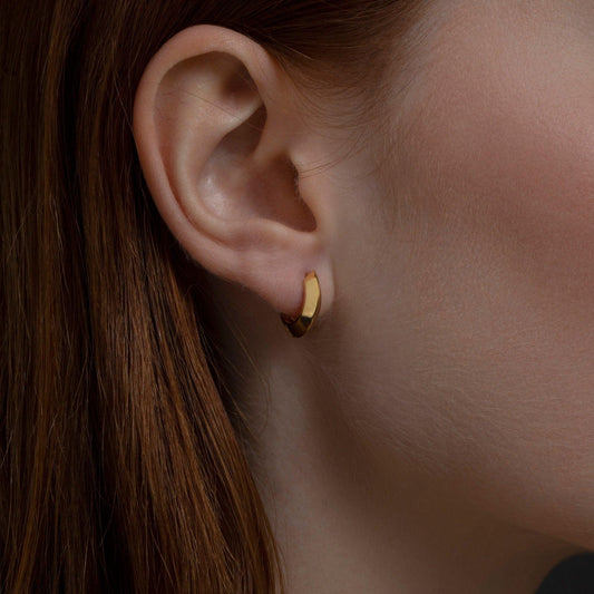 Close detail of the Knife Edge Huggie Hoop Earring in 18K Gold Vermeil. Tarnish-resistant, premium handmade jewelry.
