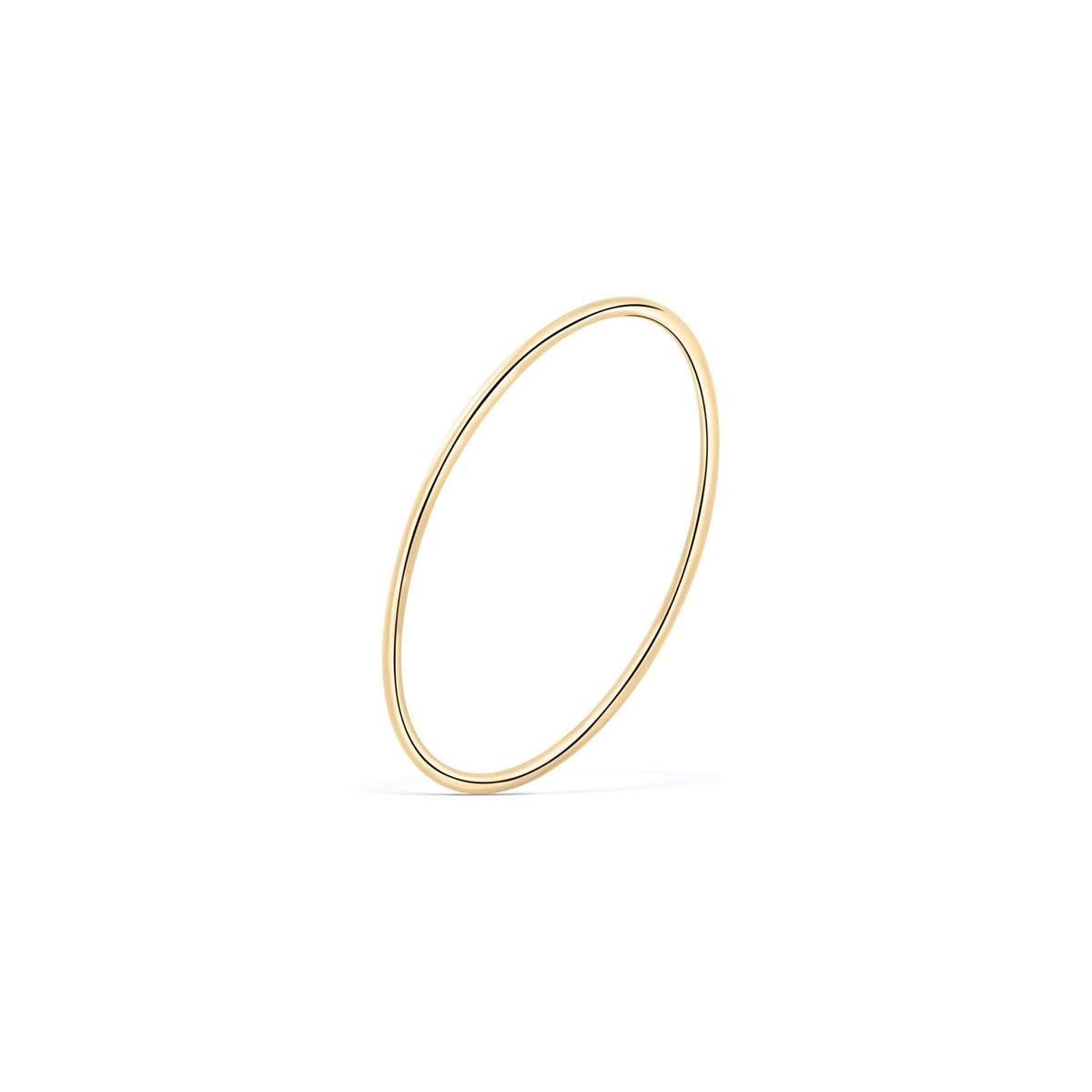 Minimal Band Ring in 18K Gold Vermeil. Tarnish-resistant, perfect for daily wear.