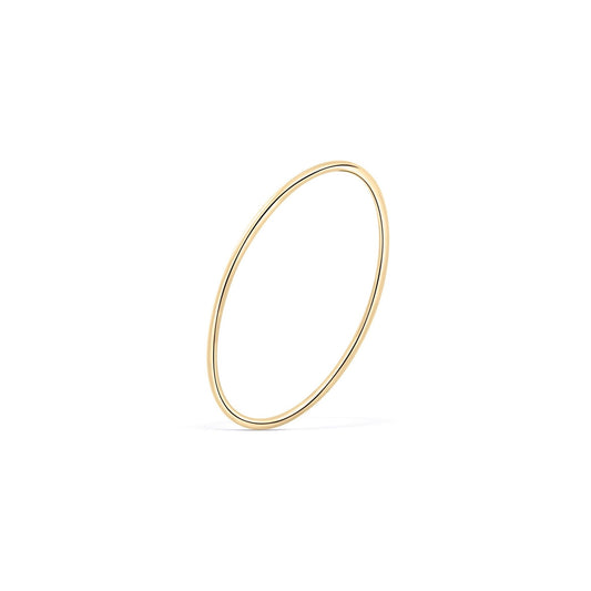 Minimal Band Ring in 18K Gold Vermeil. Tarnish-resistant, perfect for daily wear.