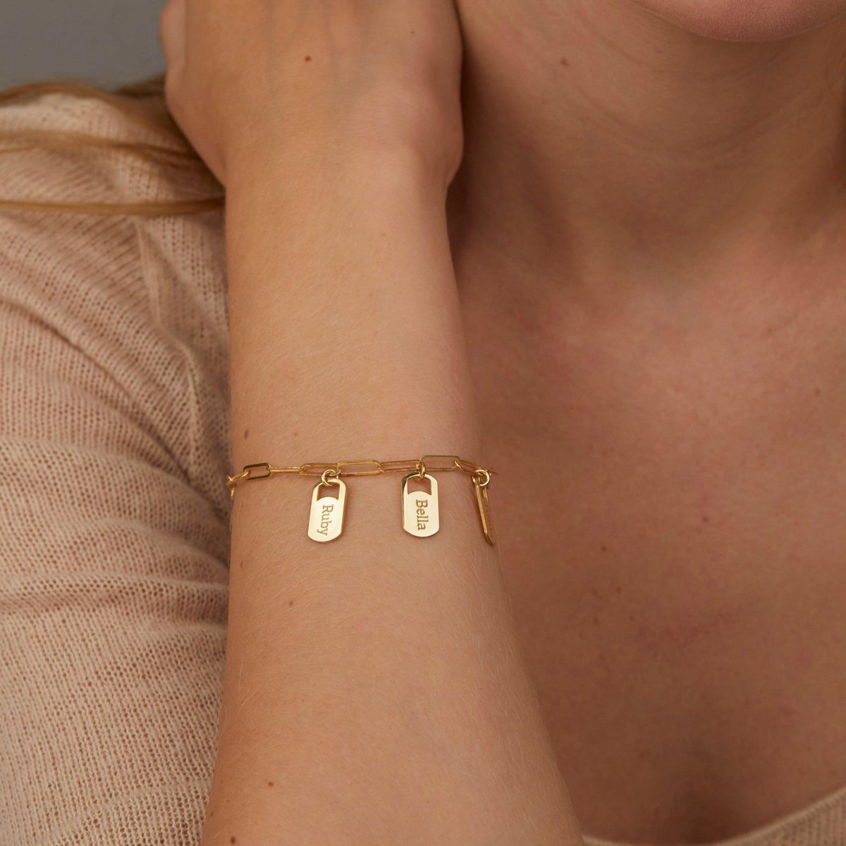 Multiple Name Tag Bracelet as a thoughtful birthday gift in 18K Gold Vermeil. Hypoallergenic, no green marks.