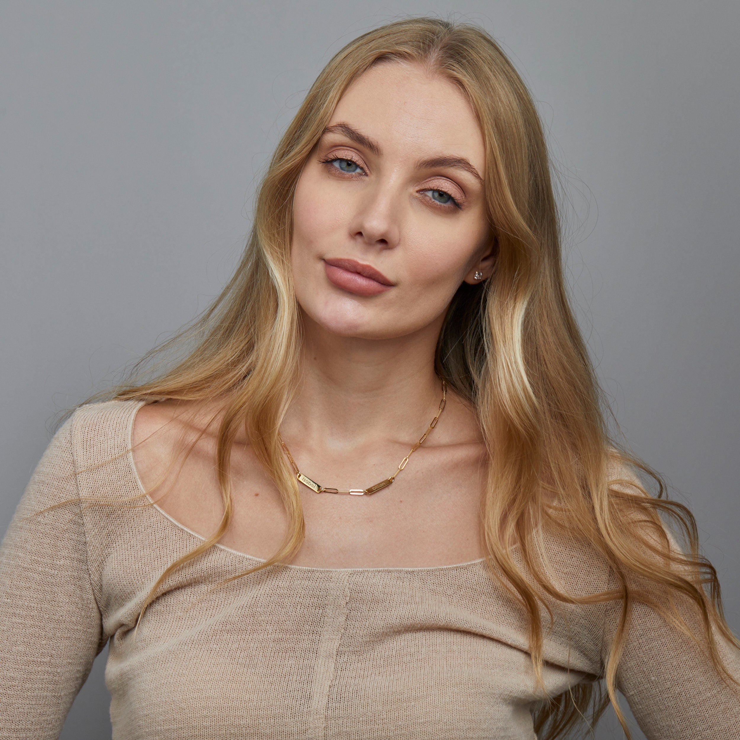 Name Necklace with Paperclip Chain as a thoughtful birthday gift in 18K Gold Vermeil. Hypoallergenic, no green marks.