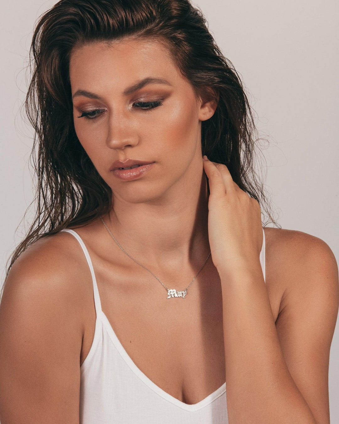 The Old English Name Necklace as a wedding gift in 18K Gold Vermeil. Safe for sensitive skin, made for keeping.