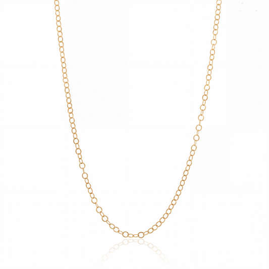 Oval cable chain necklace in 18K gold, 3 mm oval link chain on white background