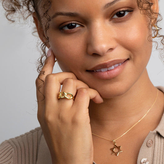 Close detail of the Oversize Chain Ring in 18K Gold Vermeil. Hypoallergenic, no green marks, premium handmade jewelry.