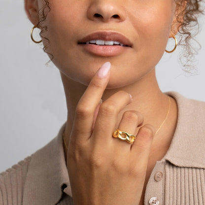The Oversize Chain Ring styled in 18K Gold Vermeil — elegant everyday jewelry. Tarnish-resistant.