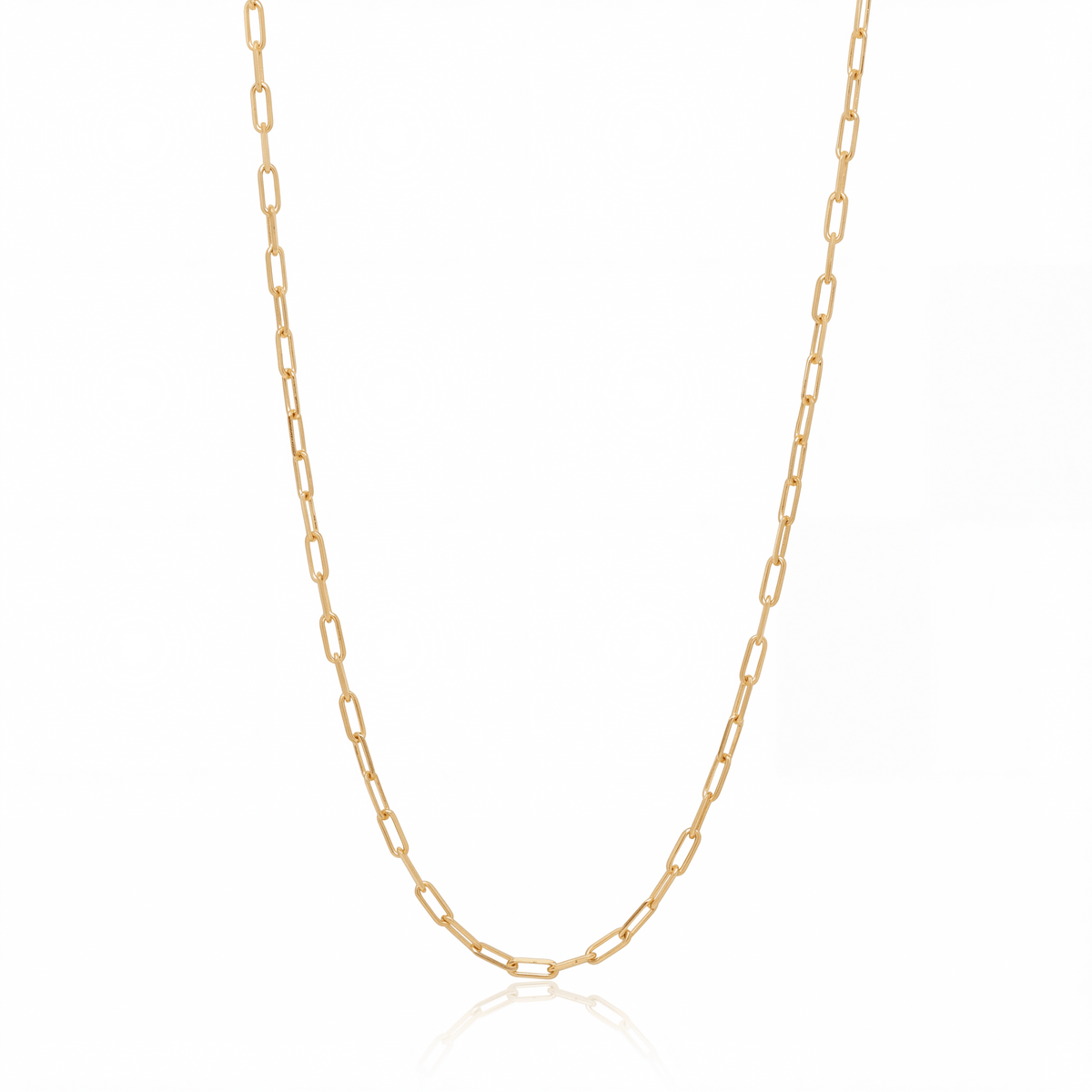 Paperclip chain necklace in 18K gold, 2.5 mm elongated link chain on white background