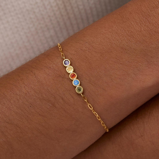 Close detail of the Personalized Birthstone Bracelet in 18K Gold Vermeil with Birthstone. Safe for sensitive skin, premium.