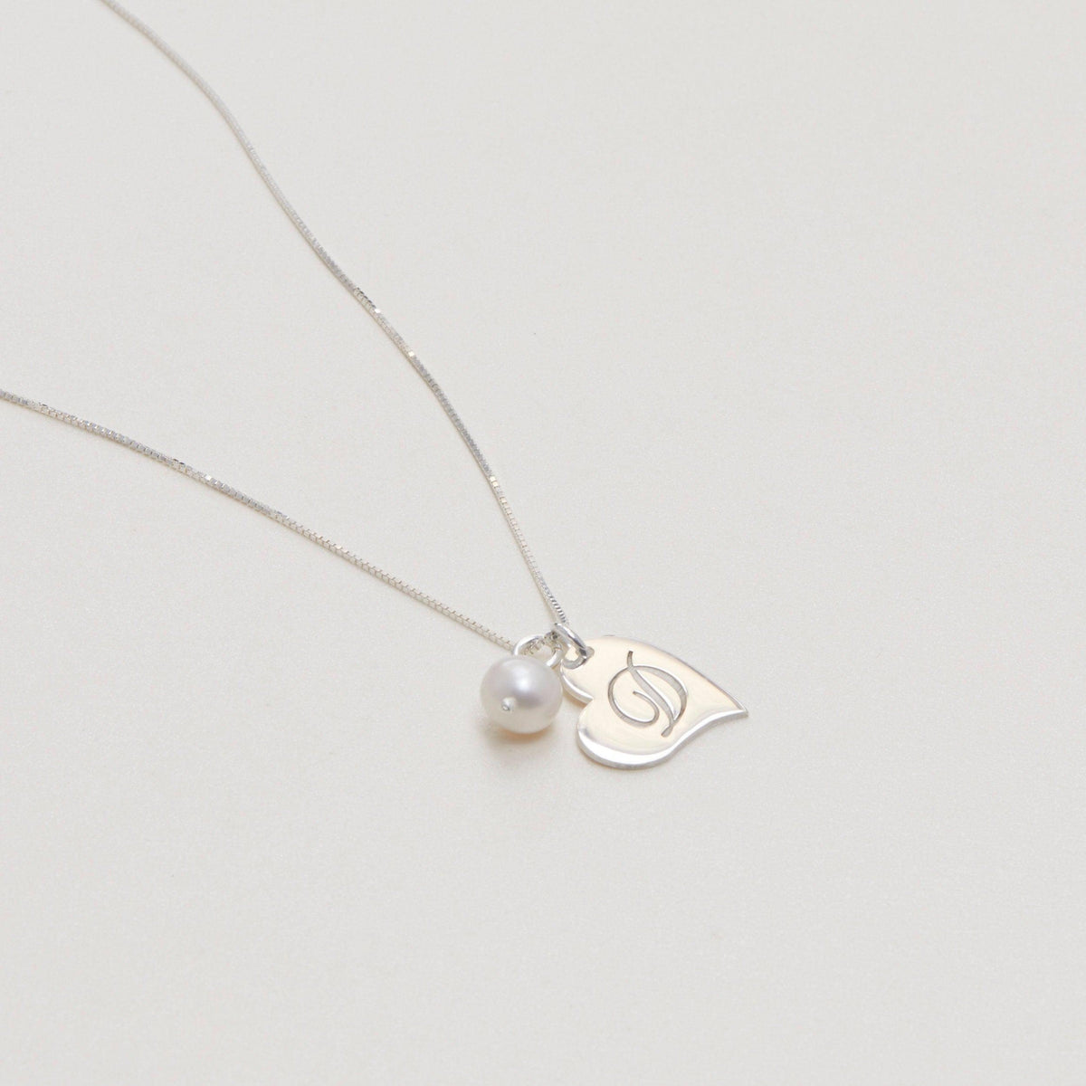 Personalized Heart Initial and Pearl Necklace as a thoughtful birthday gift in 18K Gold Vermeil with Freshwater Pearl.