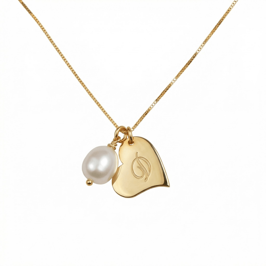 Personalized Heart Initial and Pearl Necklace in 18K Gold Vermeil with Freshwater Pearl. Tarnish-resistant, perfect.