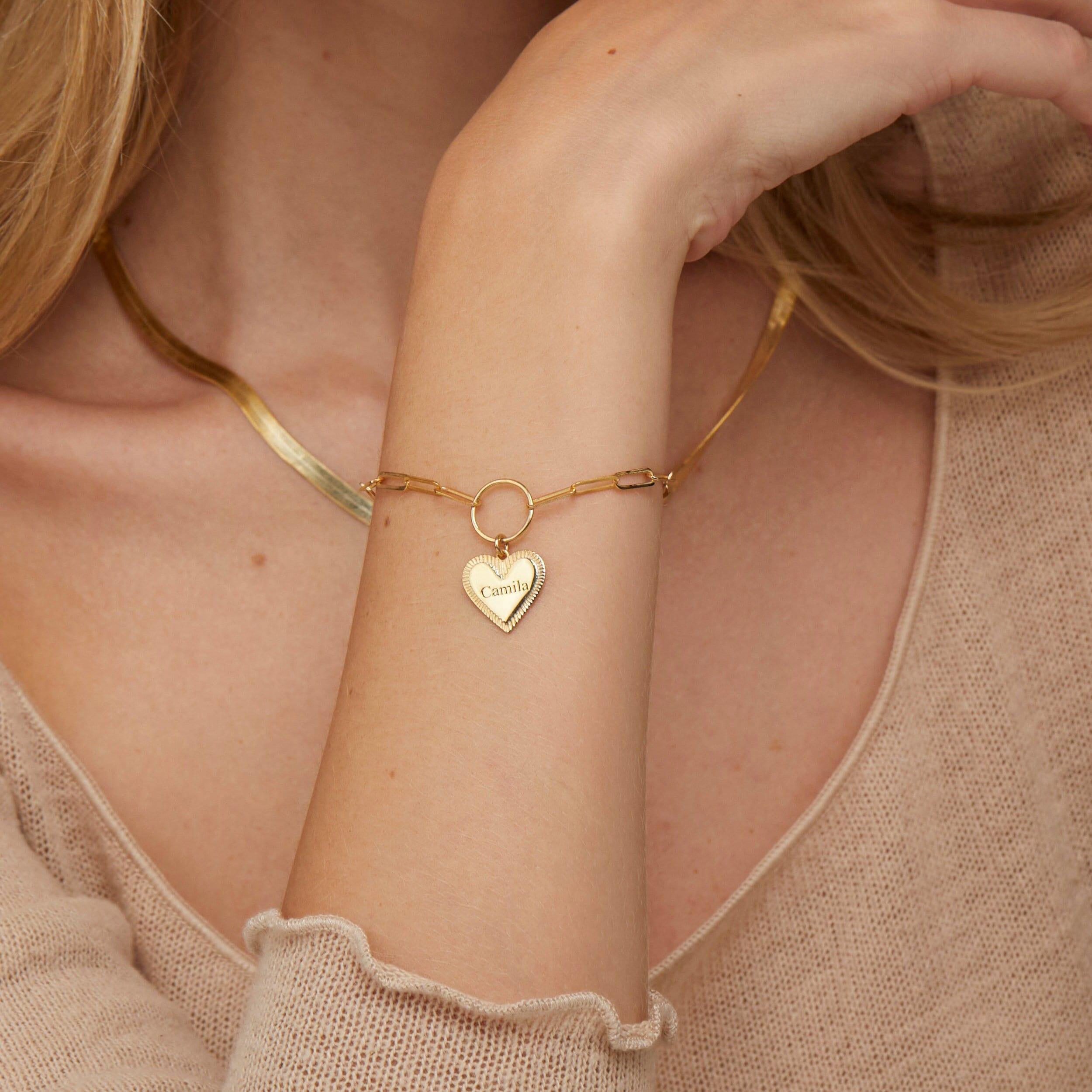 Name Bracelet with Heart and Paperclip as a thoughtful birthday gift in 18K Gold Vermeil. Hypoallergenic, no green marks.