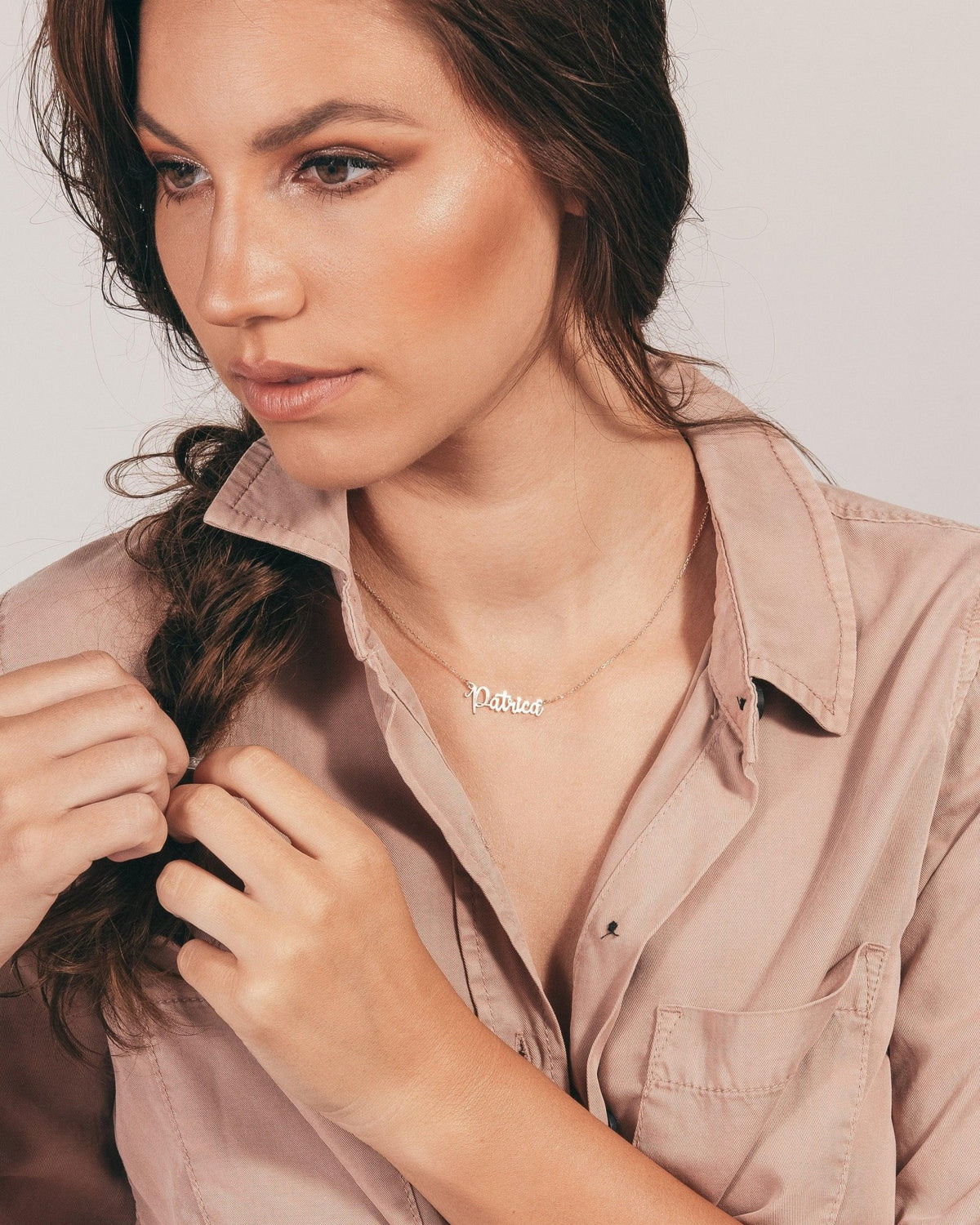 Personalized Name Necklace as a thoughtful birthday gift in 18K Gold Vermeil. Hypoallergenic, no green marks.