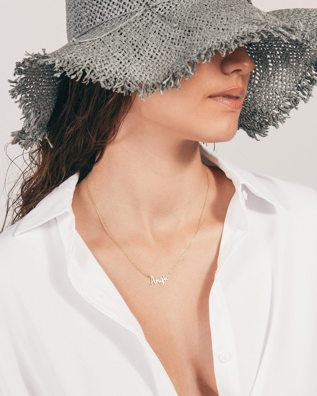 The Personalized Name Necklace as a wedding gift in 18K Gold Vermeil. Safe for sensitive skin, made for keeping.