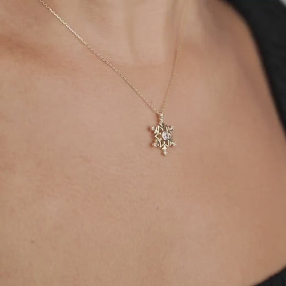 Snowflake Pendant Necklace in 18K Gold