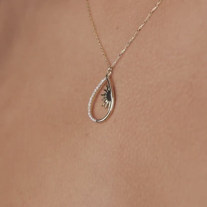Sun Necklace in 18K Gold