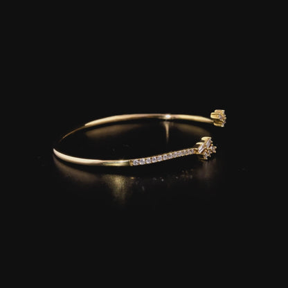 360 degree video of the natural diamond baguette cluster open cuff in 18K yellow gold