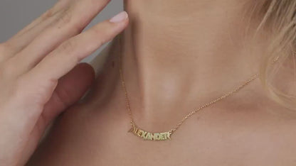 Curved Name Necklace in 18K Gold