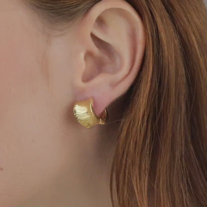 Bold Huggie Hoop Earring in 18K Gold