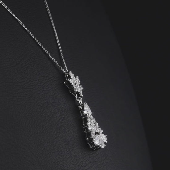 360-degree video of the natural diamond pear chandelier drop pendant necklace in 14K white gold