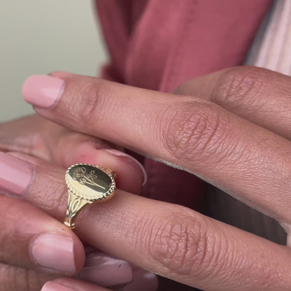 Birth Flower Signet Ring in 18K Gold